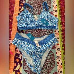 Cupshe Blue and White Floral Bikini